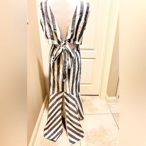 Cutout Back Dress. 100% Cotton-Linen Look. Lined from waist ⬇️Size LARGE. NWOT.